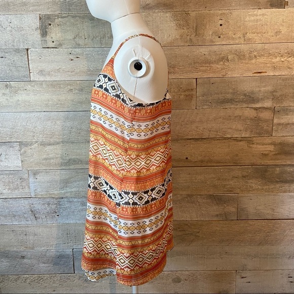 Mahina geometric dress in size  medium - Picture 3 of 8